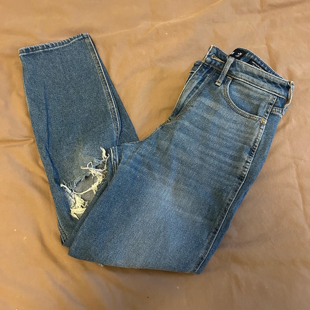 Hollister Women's Medium Blue Skinny Jeans with Knee Distress